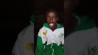 El Niño Chillido De Perro