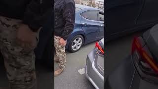 В Атырау водитель порезал руку оппоненту после дорожной ссоры (18+)