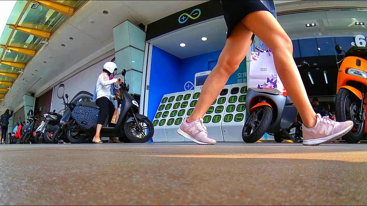 Observing battery swapping for electric scooters 🇹🇼 (201905) YouTube
