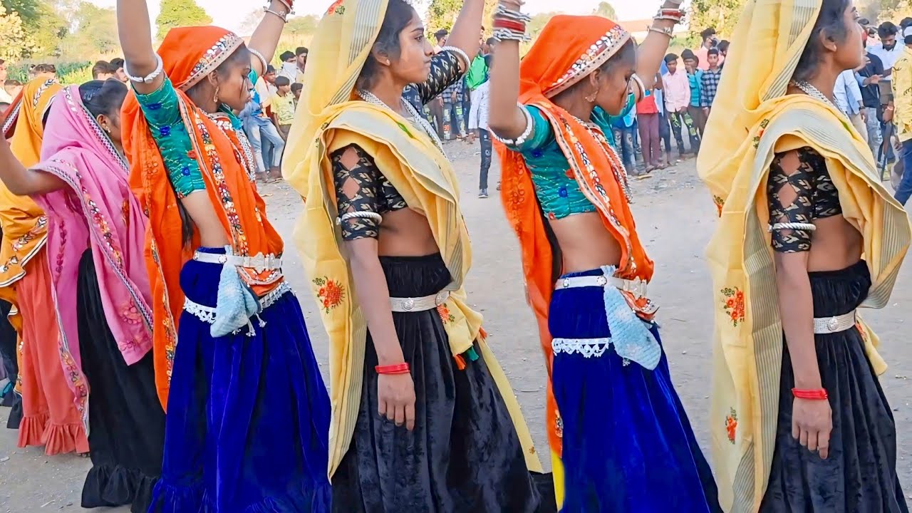 कमर इनी 💃 पातली हंय हलावे 🫣 कमरीया 😍 हरकावे इनो घाघरो || Aadivasi Dance Video हनी सिंह वसुनिया