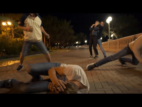 Драка на набережной. Парень заступился за девушку.