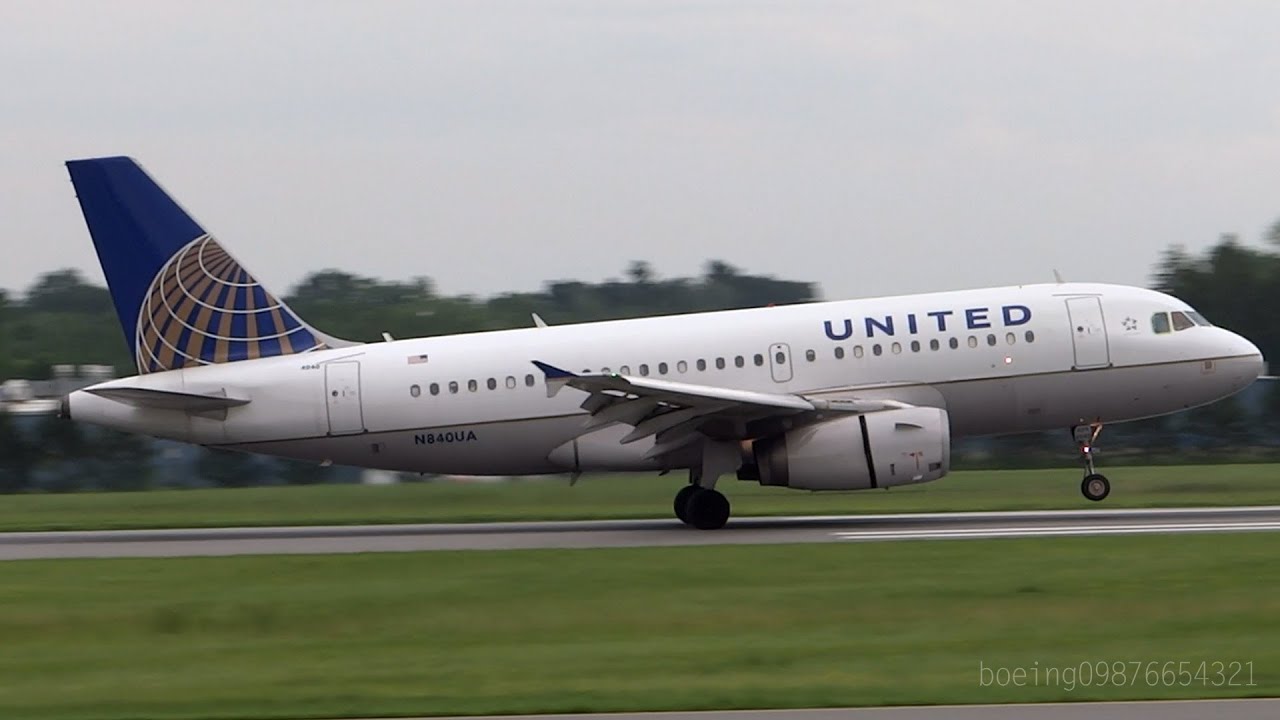 HD United Airlines Airbus A319131 Landing at Albany International
