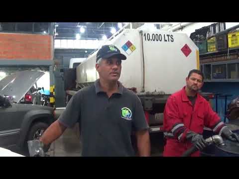 Video: ¿En qué se pone aceite de motor usado?