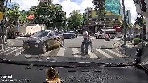 Sao cái nào màu xanh cũng ấy ấy nhỉ 🤔 #automobile #traffic #bus