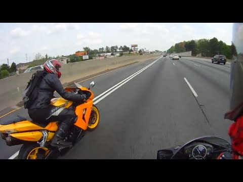 ZX-10 and R6 play on the highway