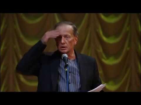 Новогодние концерты михаила задорнова. Концерт михаила задорнова про. Задорнов на сцене. Концерт задорнова рен тв. Задорнов про америку.