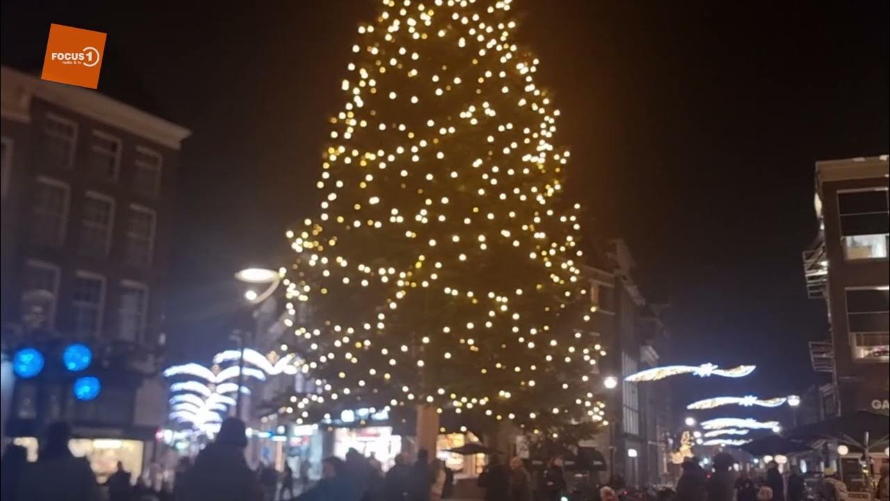 Zwolle in magische kerstsfeer; de kerstboom schittert / lichtbeelden route / audiotour YouTube