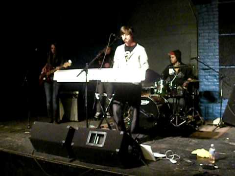 Sleduj Talain Rayne "Bag of Bones" live @The Champ na YouTube