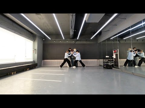 AM8IC (엠빅) Buzzin' Dance Practice