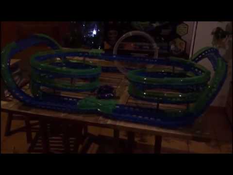 Auldey Circuito Super Helix Wave Racers, color verde y azul - YouTube