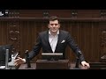 "Niedźwiedzie ludobójcy!", "Do dymisji!". Emocje w Sejmie