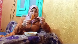 غفلني وأنا باكل القطايفمهما قلت عنها مش هوصف جمالها مقرمشه لأخر واحده