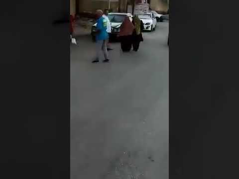 عم ظاظا بيزاول راجل ويمشي وراه في الشارع 6 RaFee3