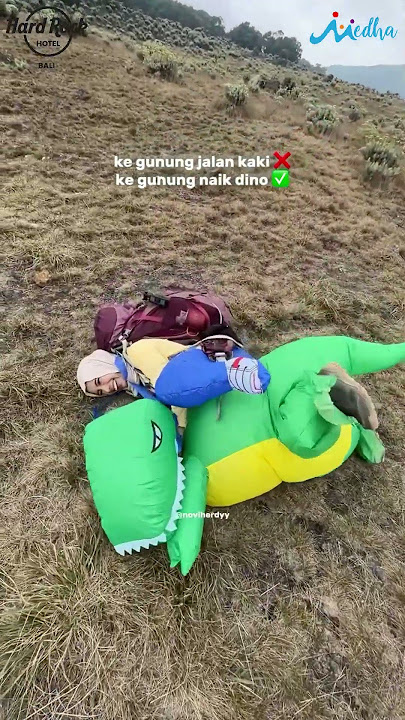 Naik gunung antimainstream. Sumber: noviherdyy #shorts
