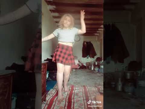 mini etekli kızdan azdıran seksi twerk dansı firikiği