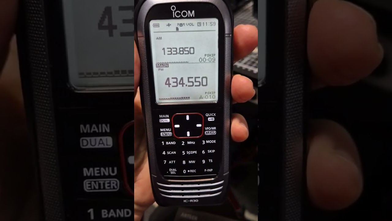 ICOM R-30 Scanner - YouTube