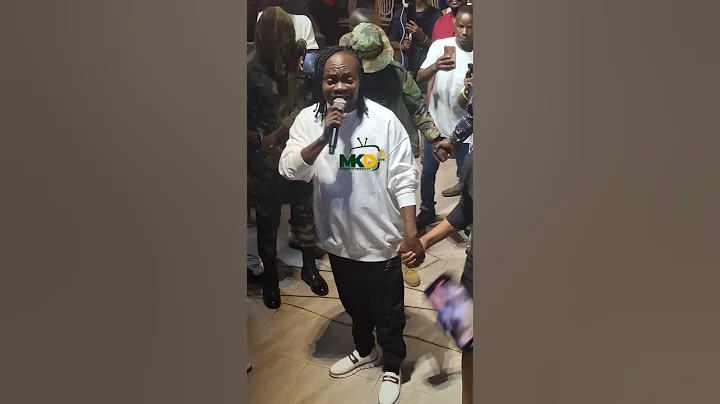 'WIFE' OF DADDY LUMBA🙆😭😭 USHERED HIM TO CLIMB THE STAGE. #mefrikoforiduatv #rip #DL #lumba