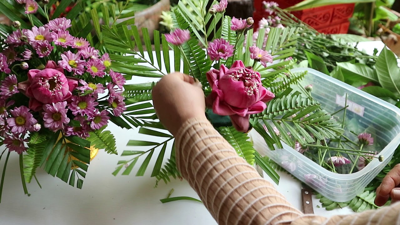 จัดดอกไม้โต๊ะหมู่บูชาแบบง่าย