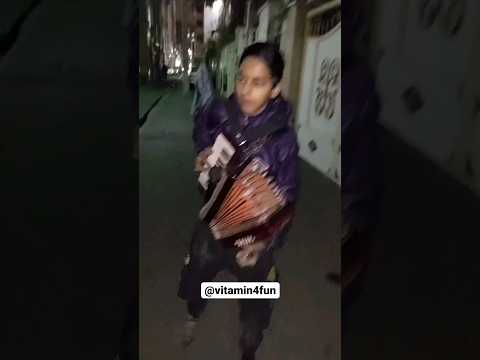 خواننده ی خیابانی 