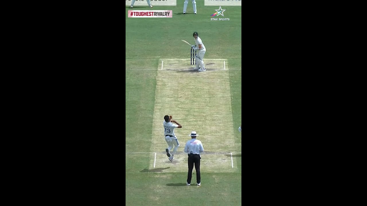 GONE! Mohammed Siraj gets the wicket of Steve Smith as Pant takes a great catch! | 