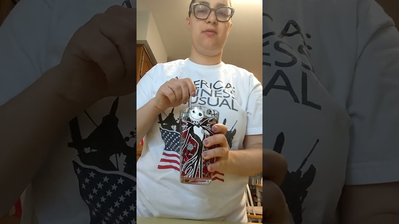 cold brew strawberry kiwi green tea from @davidstea 