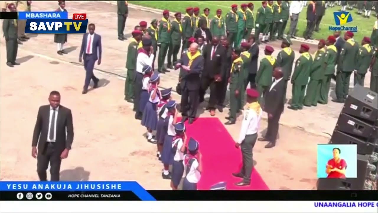 MCHUNGAJI WA KANISA LA WAADVENTISTA WA SABATO AKIKAGUA GWARIDE