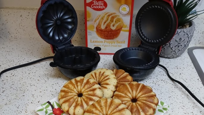 HOW TO USE THE MINI BUNDT CAKE MAKER FROM DASH ~ So Easy and Super