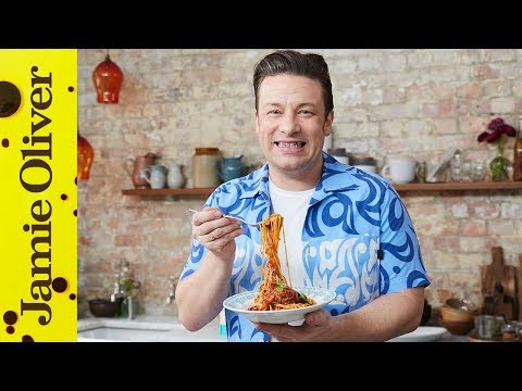 Mit unserem Rezept bereitest du Lasagne mal ganz anders zu - im Brot. Super lecker als Mittagessen o. 