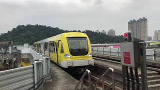 台北捷運環狀線列車[公共藝術塗裝]進站(十四張)