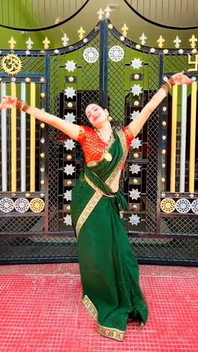 Dhire dhire se...#beautifuldance #dancebyneelumaurya #neelumauryaofficial #trendingshorts