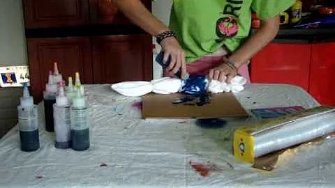 Danielle Garber speech class tie dye demonstration