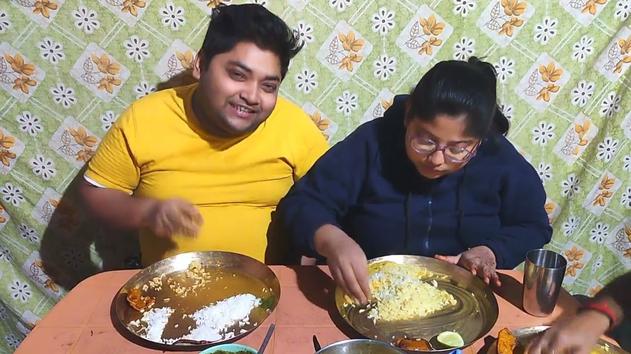 Special lassan ki chutney, kumro bhaja, ghee daal, laal saag data bhaja 🤤🤤🤤