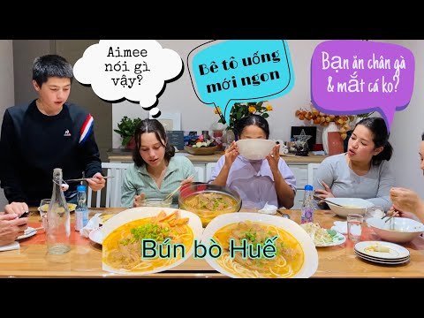 Video Các con mê món bún bò Huế/ Bạn Aimee sốc khi nghe con... - youtube