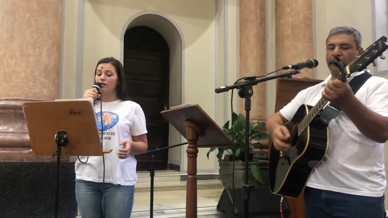 O rei da glória é o Senhor onipotente; abri as portas para que ele possa entrar!