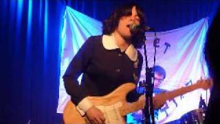 SCREAMING FEMALES - &#39;A New Kid&#39; - Live! - London 9th Sep&#39; 2011