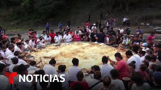 Elaboran la pupusa más grande del mundo en El Salvador | Noticias Telemundo