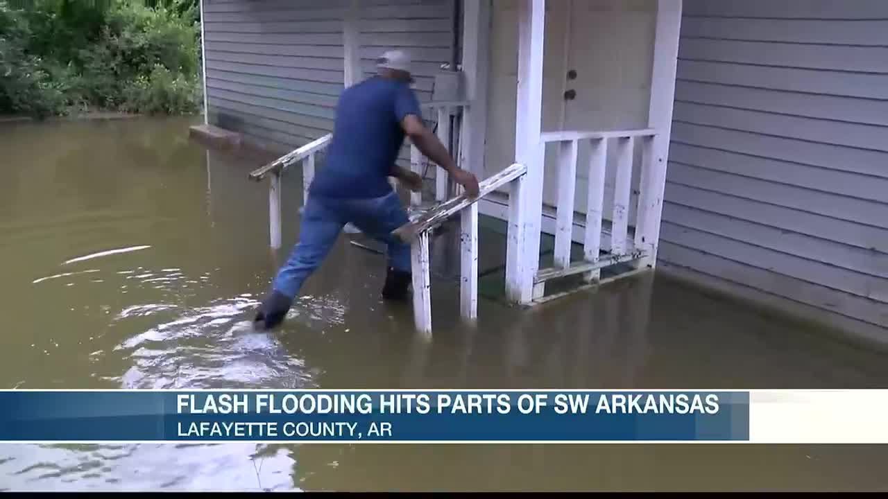 Flash flooding hits parts of Southwest Arkansas - YouTube