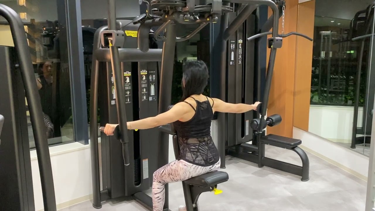 TECHNOGYM アダクター うちももペックフライ可能 施設紹介│鬼ジム