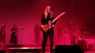 Ellie Goulding - 'Powerful' Live (Brightest Blue Tour)