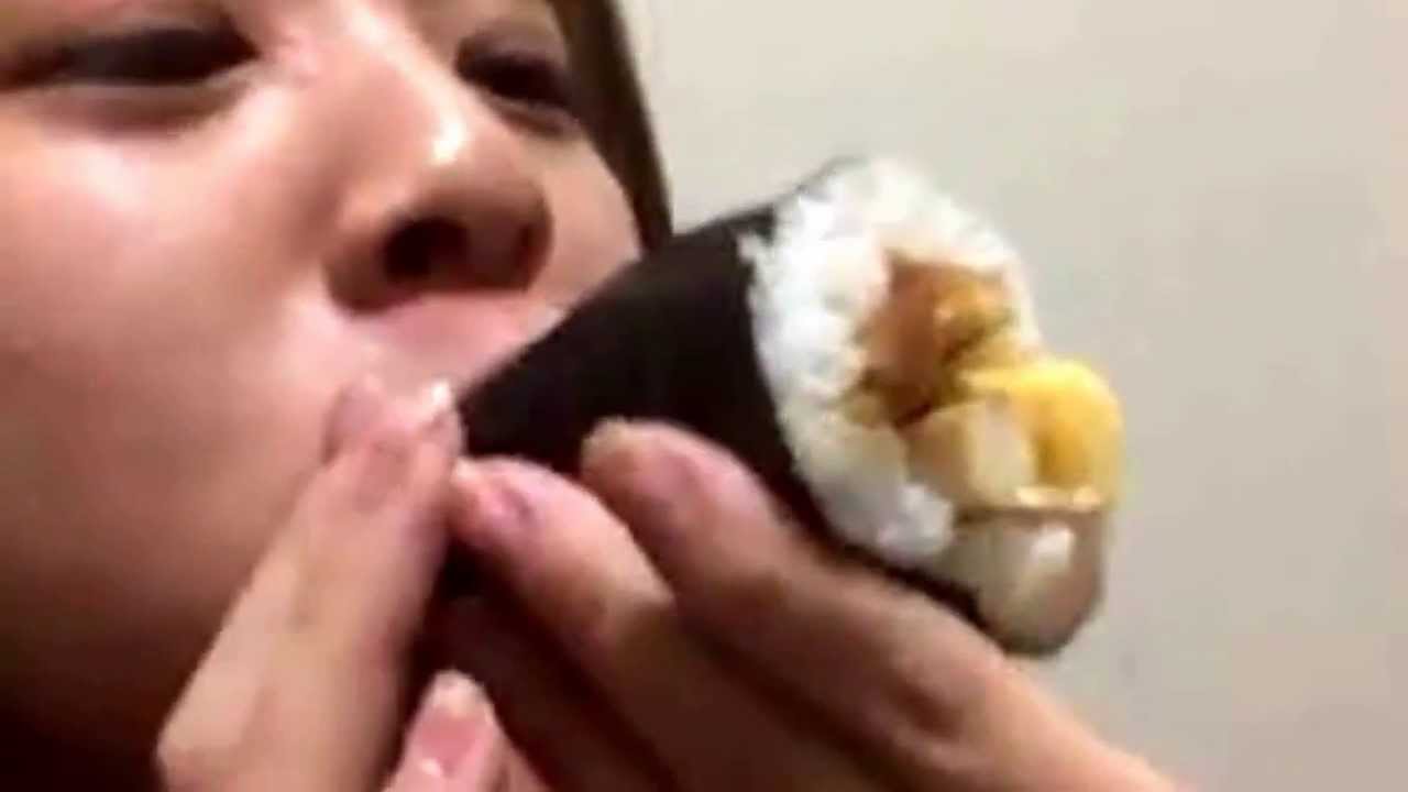 14 衝撃 恵方巻きを食う女 Youtube