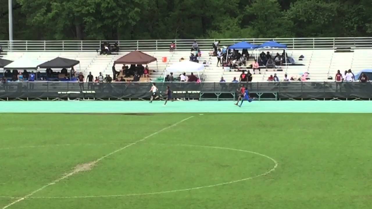Andre Burrell 400m at AAA regional championship - YouTube