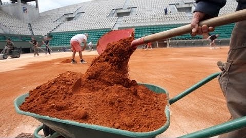 Roland Garros clay: A layered cake - with red frosting