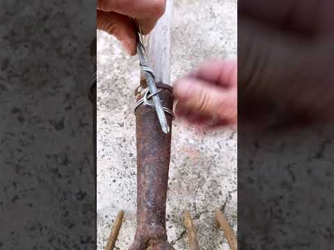 Proses melilitkan kawat besi dengan alat sederhana secara manual #shorts