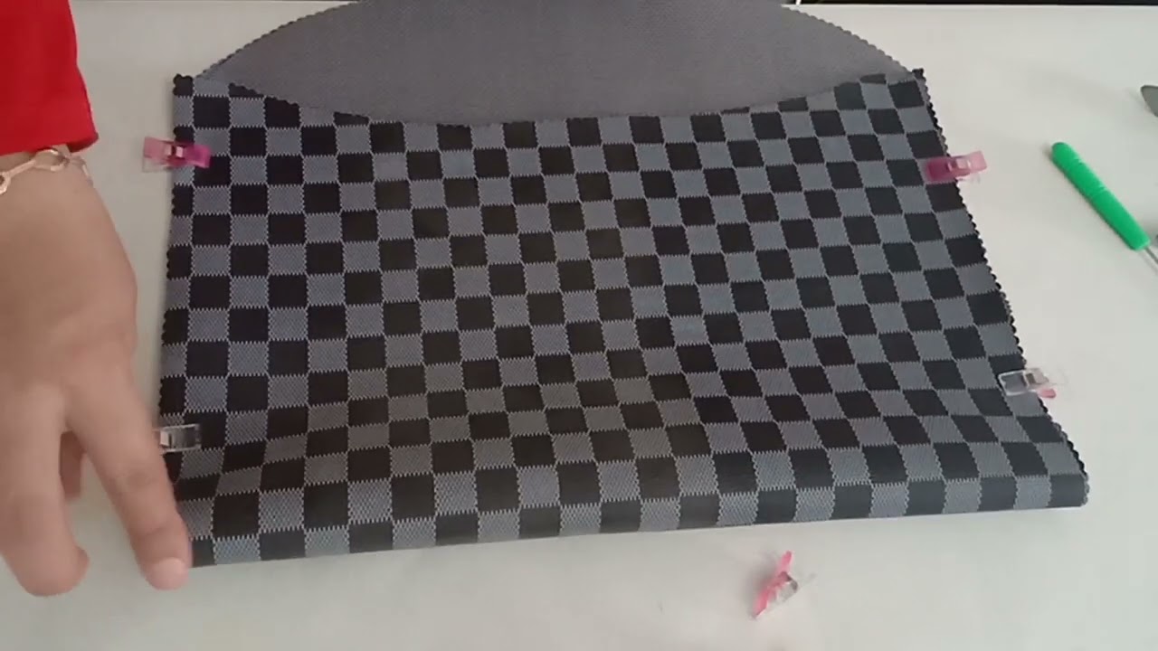 ابسط حافظة اوراق بقطعة واحدة فقط