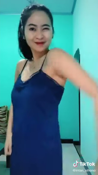 tante goyang sexy makai baju tidur