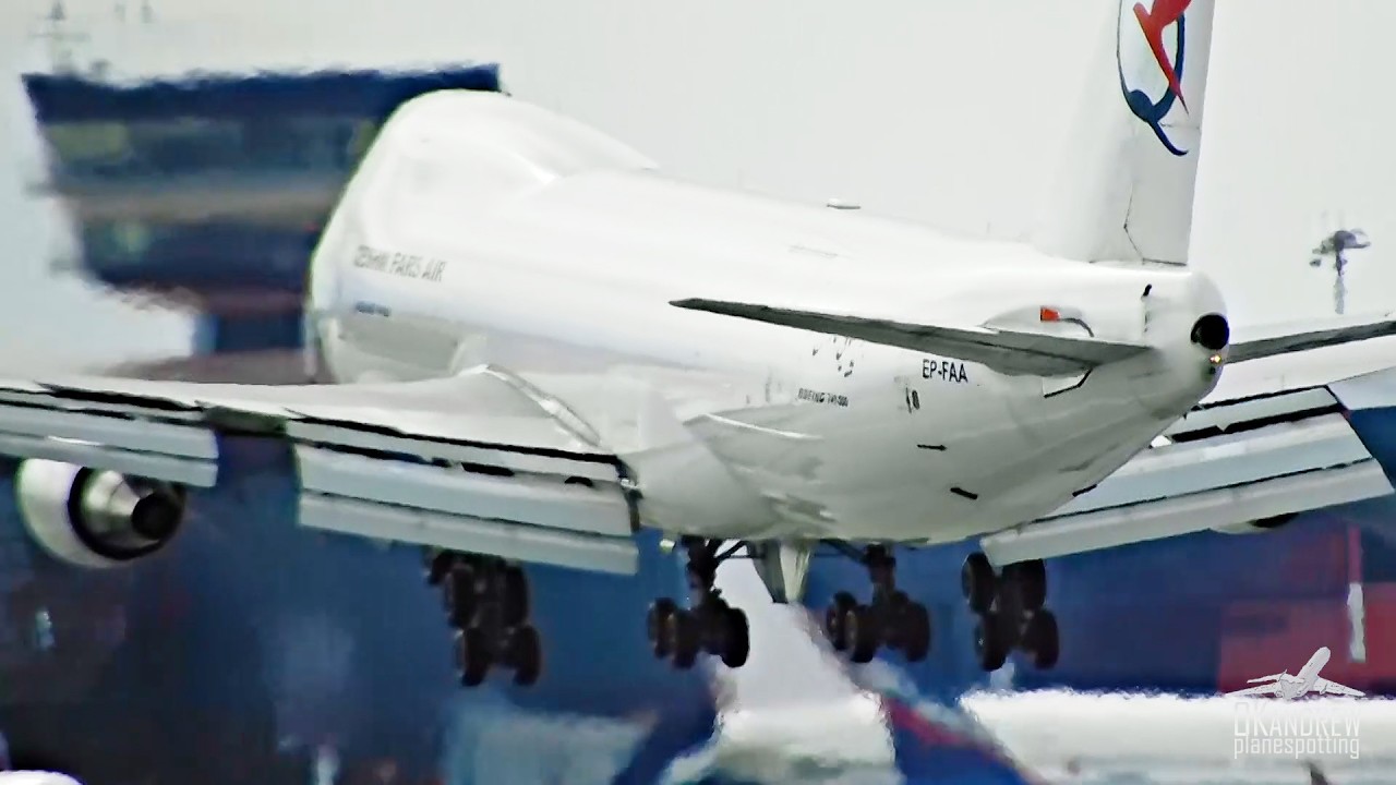 最下✳︎オーダーページです Legendary Boeing 747s from different eras in one video - 200th