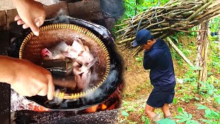 Ambil kayu bakar next bikin sambal lele yang sangat enak untuk makan siang