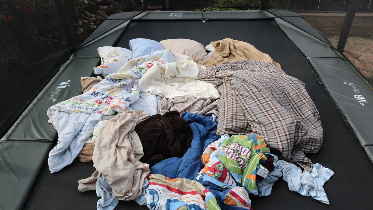 TRAMPOLINE FILLED WITH BLANKETS AND PILLOWS!! YouTube