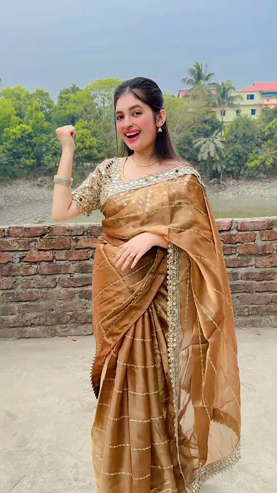 শাড়িতে কেমন লাগে আমায়? 😌