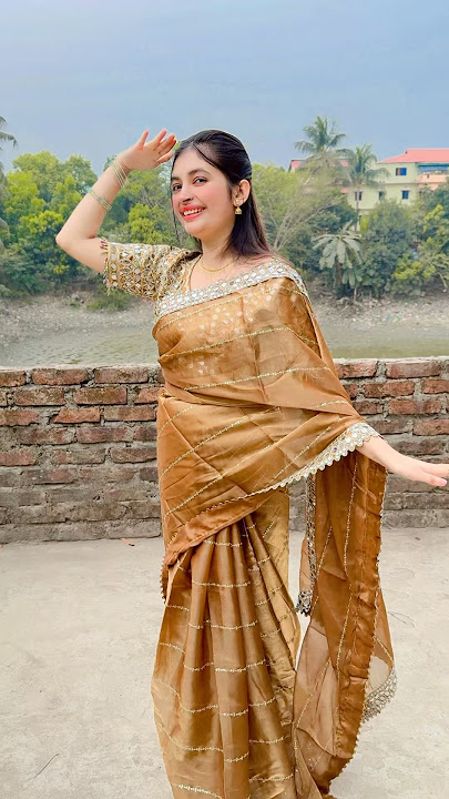 শাড়িতে কেমন লাগে আমায়? 😌
